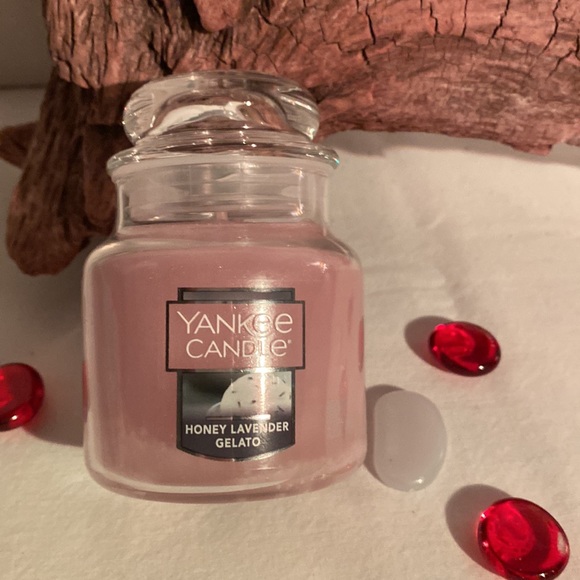Yankee Candle set of 2, 3.7 Oz - Picture 3 of 5